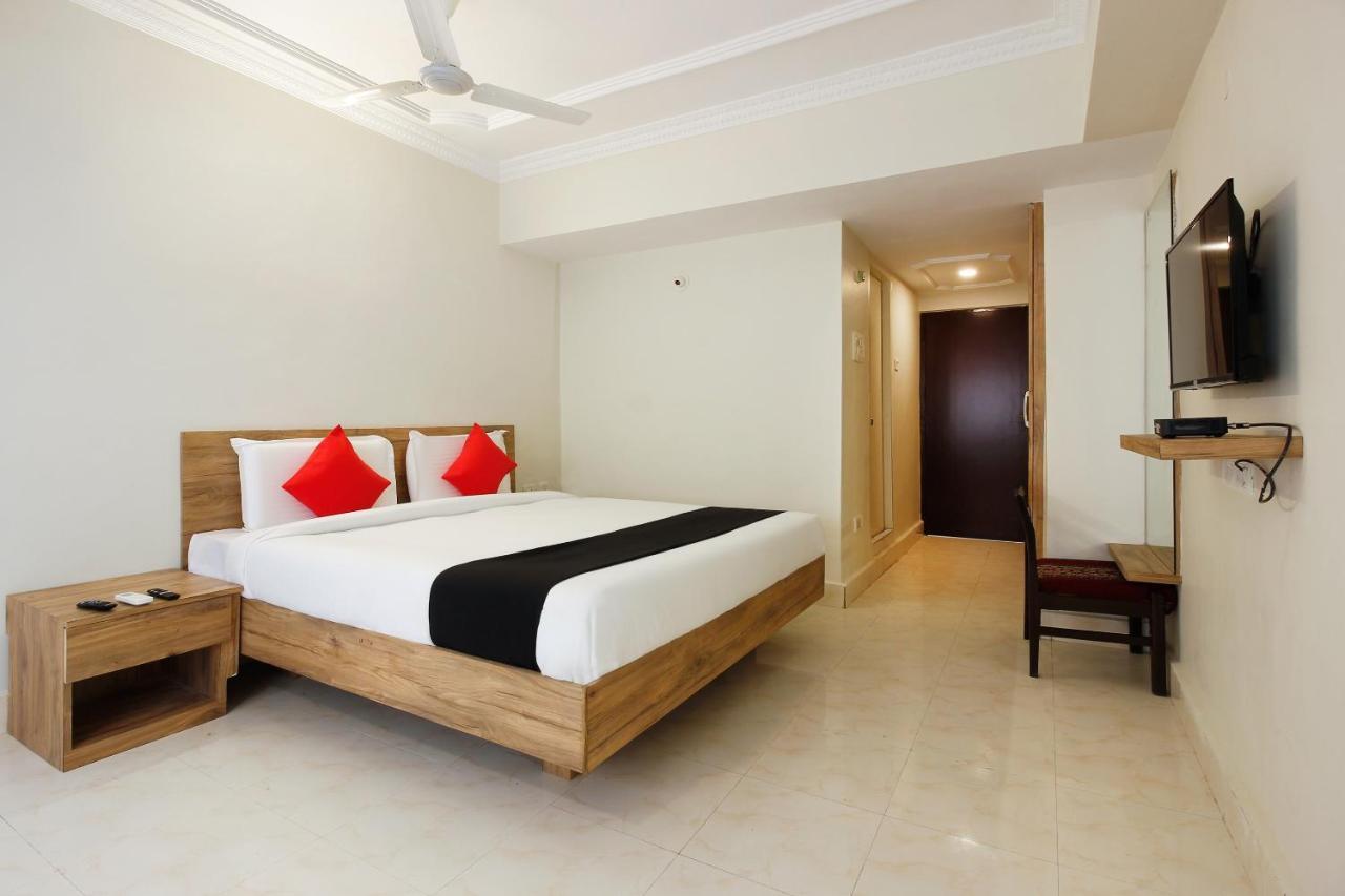 Capital O 44585 Sri Suprabhat Grand Hyderabad Exterior foto